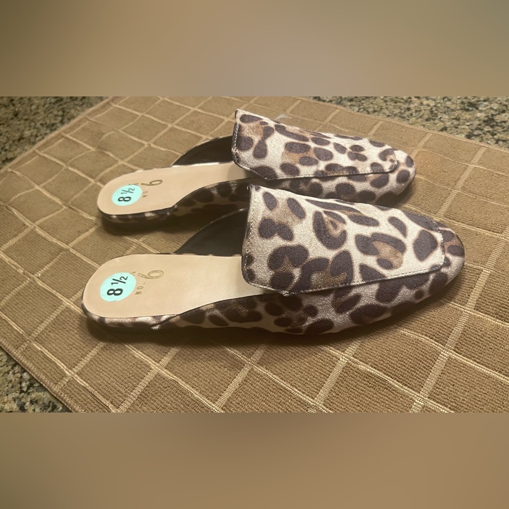 New unworn Velvet Leopard Print Women's Loafers. 8 1/2